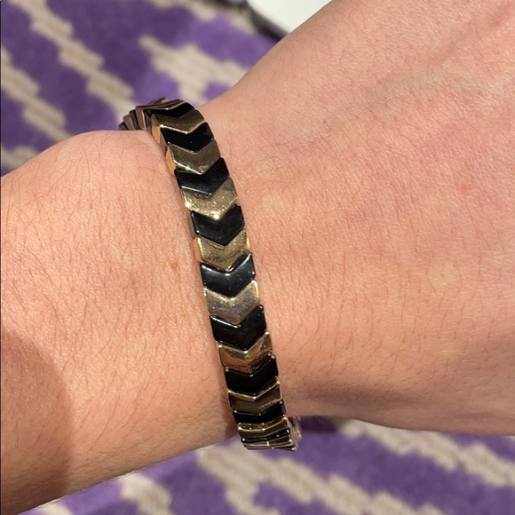 Black and gold arrow beaded bracelet - Picture 3 of 3